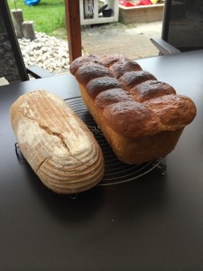 Redmountain-BBQ Weissbrot und Roggenbrot aus dem Holzbackofen