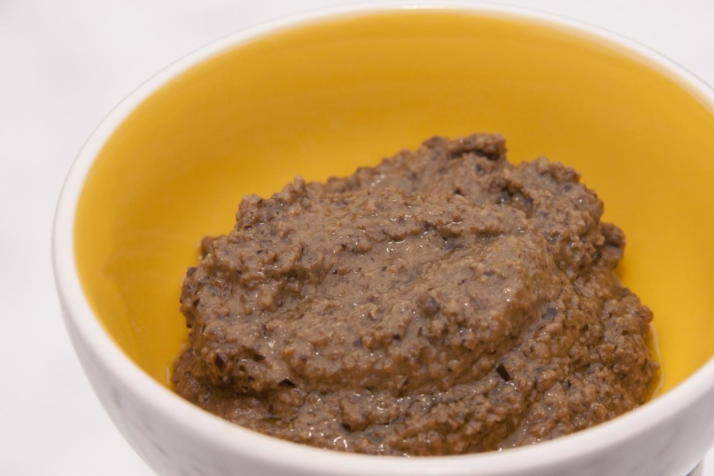 Tapenade aus schwarzen Oliven