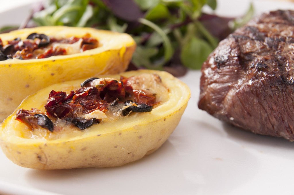 gefüllte Grillkartoffeln mit Steak