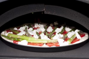 Holzbackofen mit Pizzablech