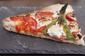 Spargelpizza vom Grill