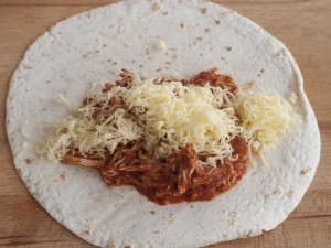 Pulled Chicken mit Käse im Wrap