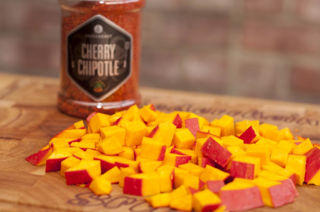 Kürbis Würfel mit Cherry Chipotle
