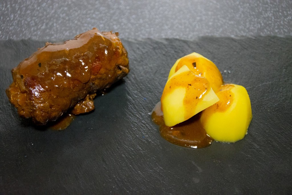 Redmountain BBQ Rouladen mit Kartoffeln und Soße