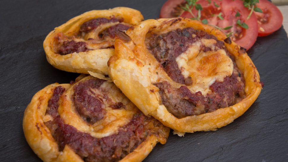 Redmountain BBQ Pesto Rosso Schnecken in Scheiben Tellerbild