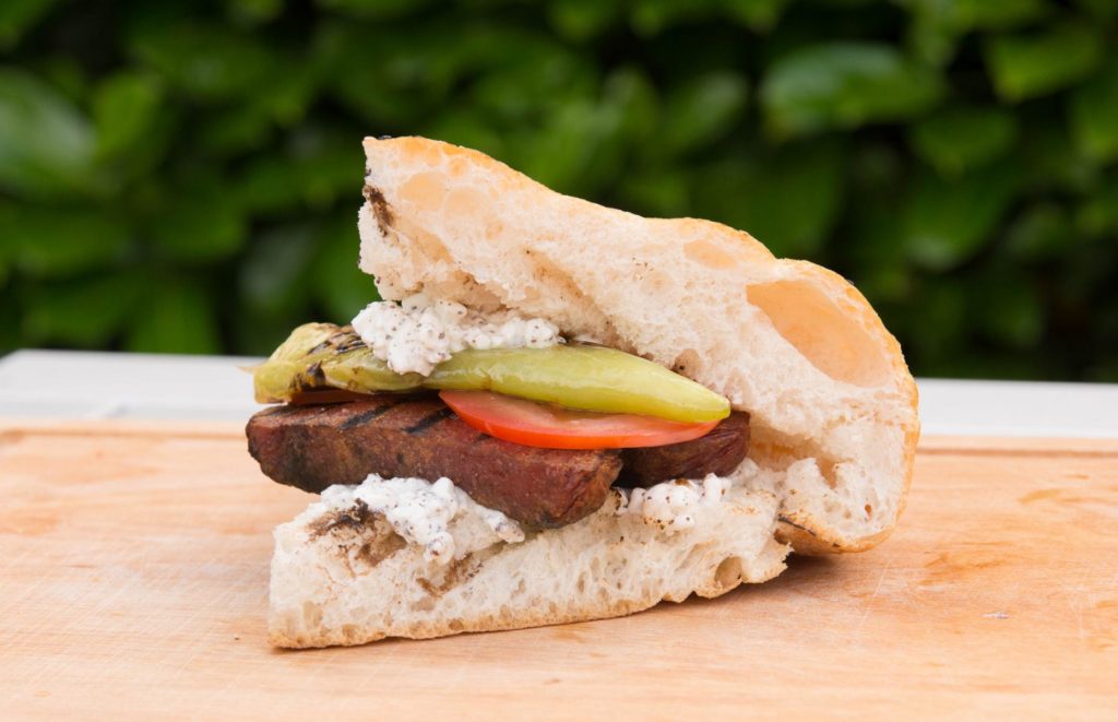 Redmountain BBQ Sucuk Burger Tellerbild