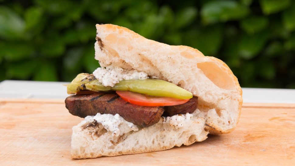 Redmountain BBQ Sucuk Burger Tellerbild