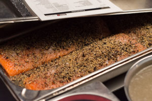 Redmountain BBQ Erkelenz Weber Genesis 2 LX Präsentation Flammlachs