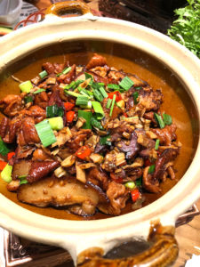 Redmountain BBQ Erkelenz Grillkurs chinesisches Fondue im HotPot geräucherter Schweinedarm mit Gemüse