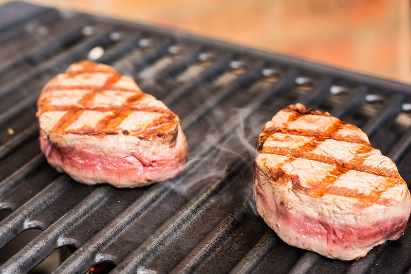 Redmountain BBQ Grillkurse Erkelenz Enders Aurora Tischgrill mit Ventilator Filet Steak grillen