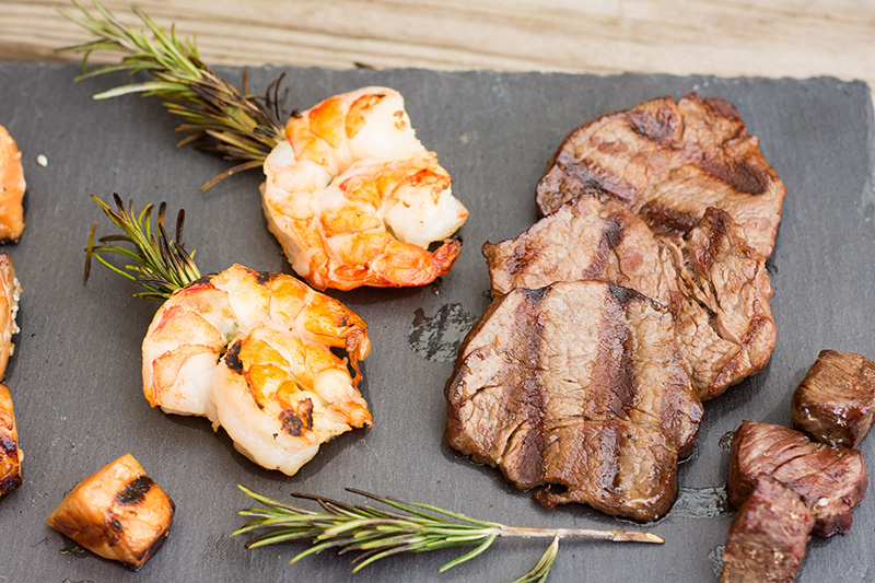 Redmountain BBQ Grillkurse Erkelenz Garnelen Rosmarin Spieße Tellerbild