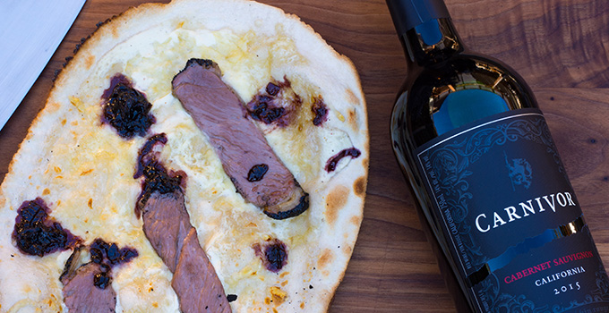 Redmountain BBQ Grillkurse Erkelenz Test Big and Bold Flavors Flammkuchen mit Asche Steak und Carnivor Rotwein Schalotten