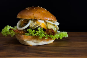 Redmountain BBQ Grillkurse Erkelenz Don Marcos Burger Bun Backmischung Cheeseburger mit Sesam Bun
