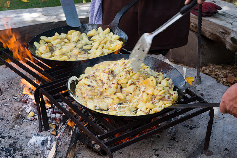 Redmountain BBQ Grillkurs Erkelenz Venatus Lagerfeuer Kochschule Grillkurs Carsten Bothe Bauernfrühstück