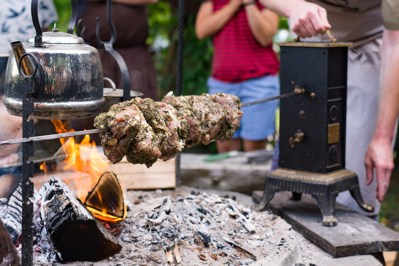 Redmountain BBQ Grillkurs Erkelenz Venatus Lagerfeuer Kochschule Grillkurs mechanische Rotisserie