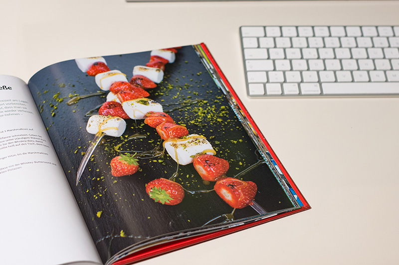 Redmountain BBQ Grillkurs Erkelenz Die ganze Welt des Spiessgrillens Carsten Bothe Heel Verlag Erdbeeren mit Marshmallows Spiess